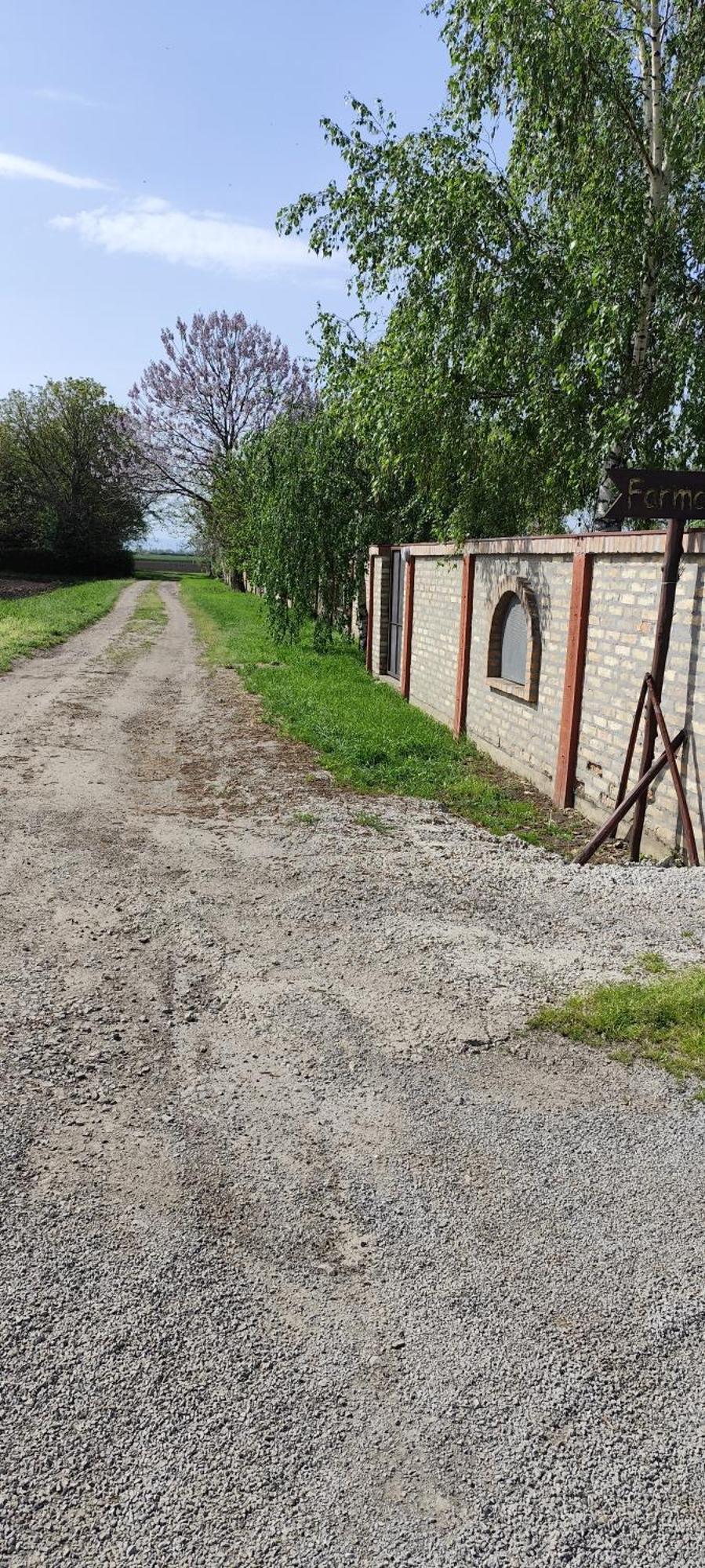 Salas Farma 47-Miris Dunja Cenej Luaran gambar